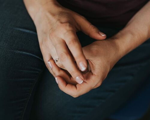 closeup-woman-hands-jewellery