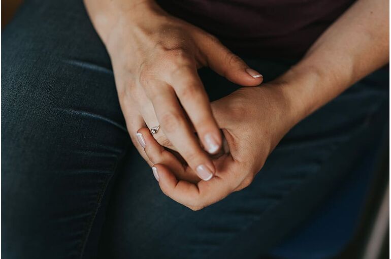 closeup-woman-hands-jewellery