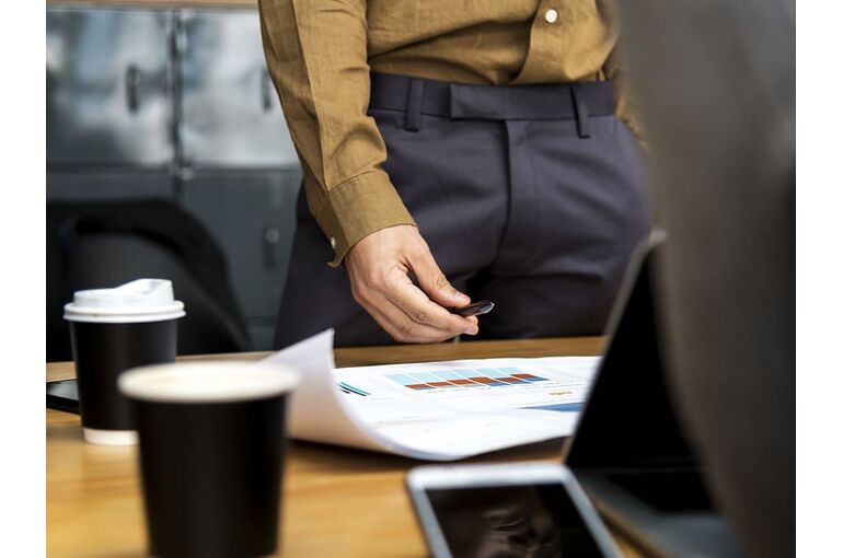 boss-brainstorming-business-businessman