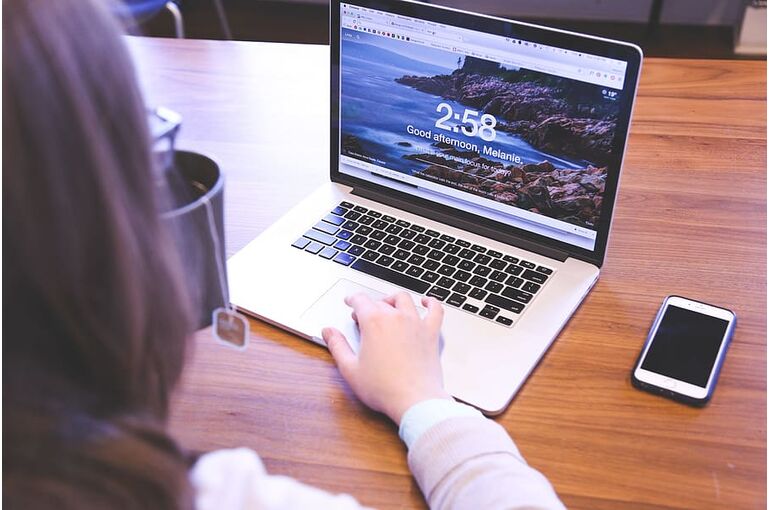 student-woman-startup-business