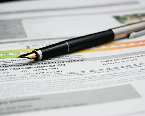 pen-document-energy-certificate-agreement