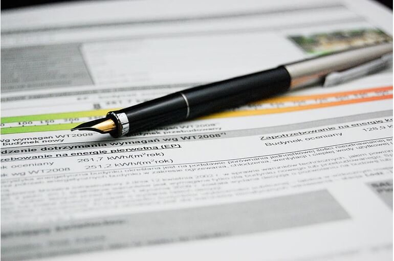 pen-document-energy-certificate-agreement